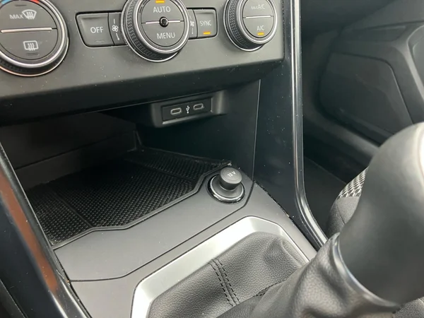 VOLKSWAGEN T-Roc (2021) — foto 8 van 21