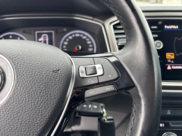 VOLKSWAGEN T-Roc (2018) — foto 6 van 22
