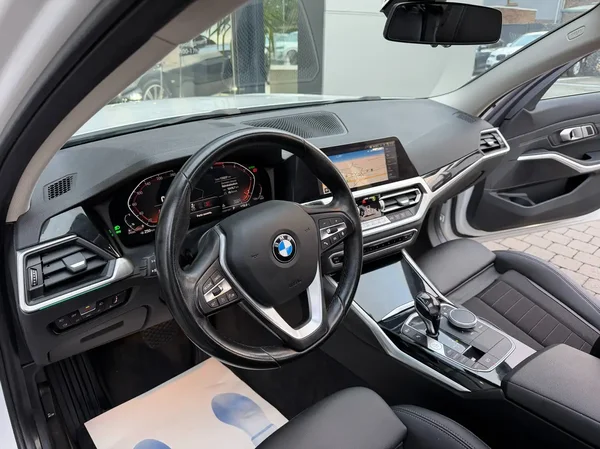 Bmw 318 (2021) — foto 24 van 26