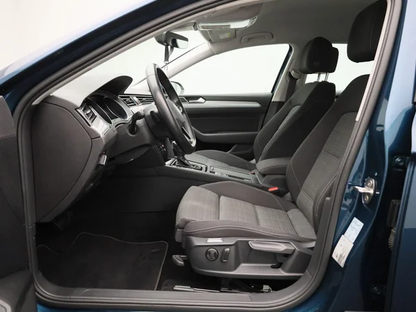 Volkswagen Passat (2021) — foto 5 van 36