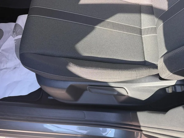 VOLKSWAGEN T-Roc (2023) — foto 10 van 20