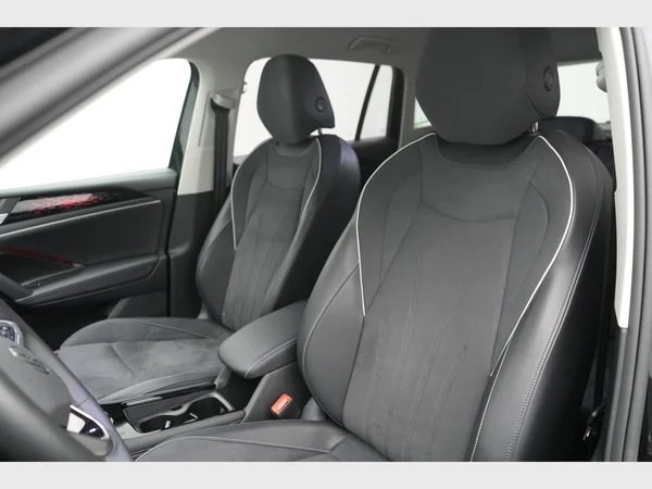VOLKSWAGEN Tiguan (2025) — foto 10 van 31