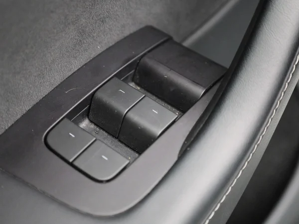 Tesla Model Y (2024) — foto 28 van 46