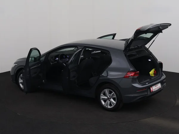 VOLKSWAGEN Golf (2024) — foto 27 van 28
