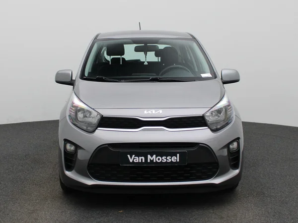 Kia Picanto (2023) — foto 23 van 32
