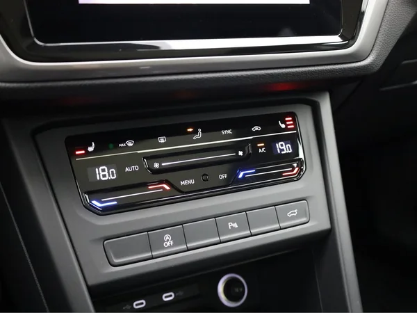 VOLKSWAGEN Touran (2026) — foto 14 van 23