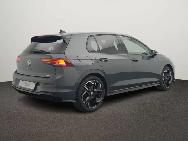 VOLKSWAGEN Golf VIII (2026) — foto 3 van 10