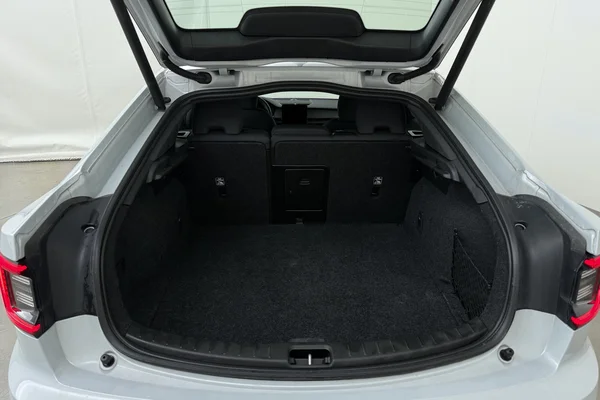 POLESTAR Polestar 2 (2025) — foto 12 van 16