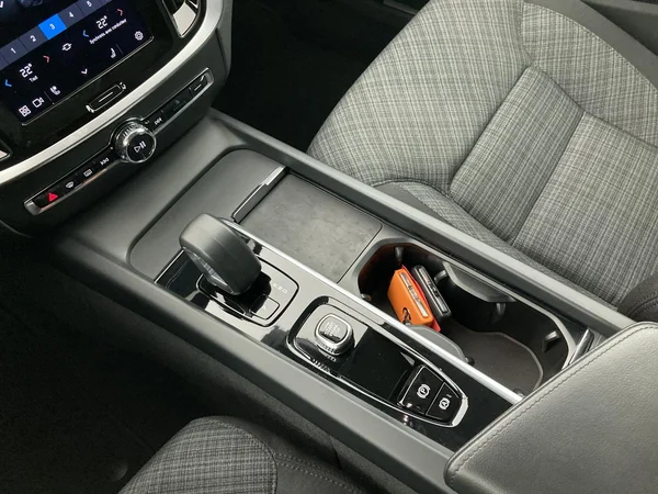 VOLVO V60 (2023) — foto 16 van 36