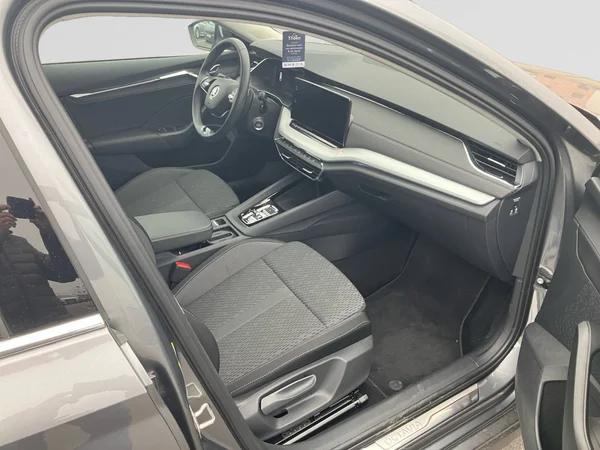 SKODA Octavia Combi (2024) — foto 2 van 25
