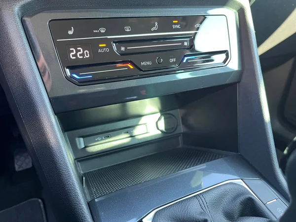 VOLKSWAGEN Tiguan (2025) — foto 9 van 24