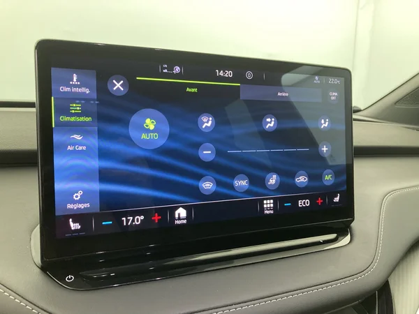 SKODA Enyaq (2022) — foto 7 van 35