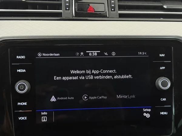 VOLKSWAGEN Passat Variant (2022) — foto 13 van 32