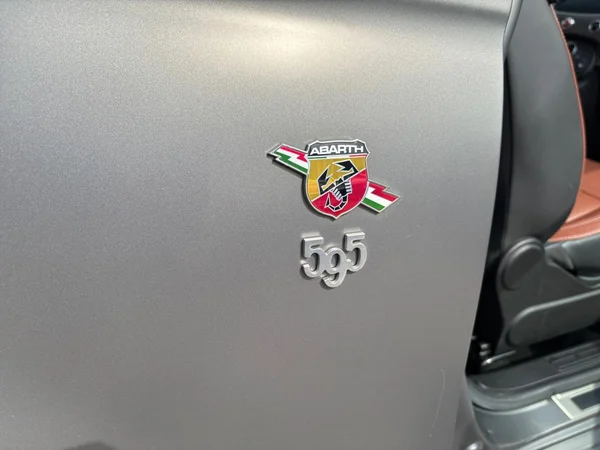 ABARTH 595C (2019) — foto 10 van 24