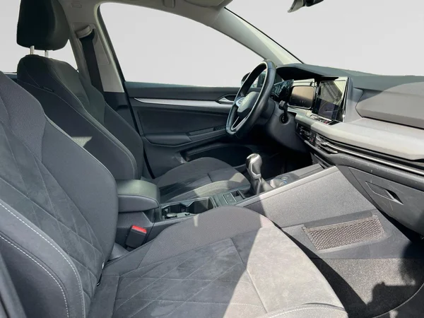 VOLKSWAGEN Golf VIII SW (2024) — foto 5 van 24