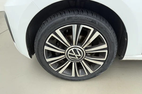 Volkswagen Up! (2021) — foto 13 van 20