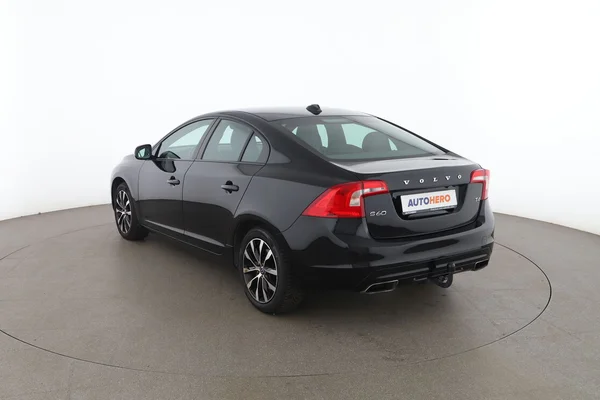 Volvo S60 (2018) — foto 10 van 16