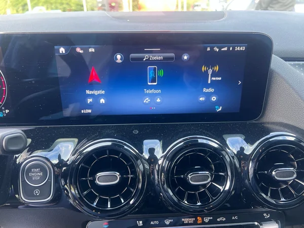 Mercedes-Benz GLA (2025) — foto 4 van 17