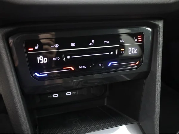 VOLKSWAGEN Tiguan (2023) — foto 9 van 23
