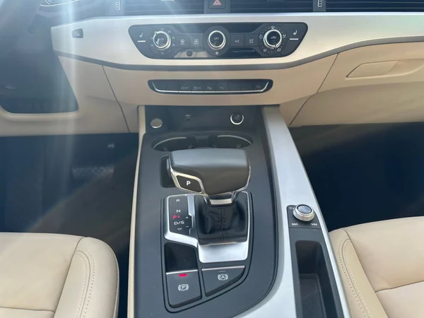AUDI A4 Avant (2024) — foto 2 van 19