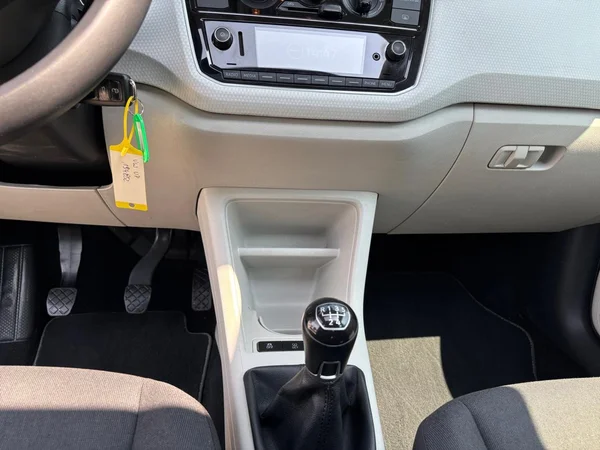 VOLKSWAGEN Up! (2018) — foto 3 van 24