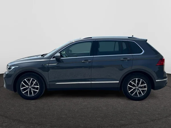 VOLKSWAGEN Tiguan (2022) — foto 10 van 18