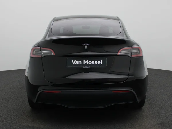 Tesla Model Y (2023) — foto 35 van 39