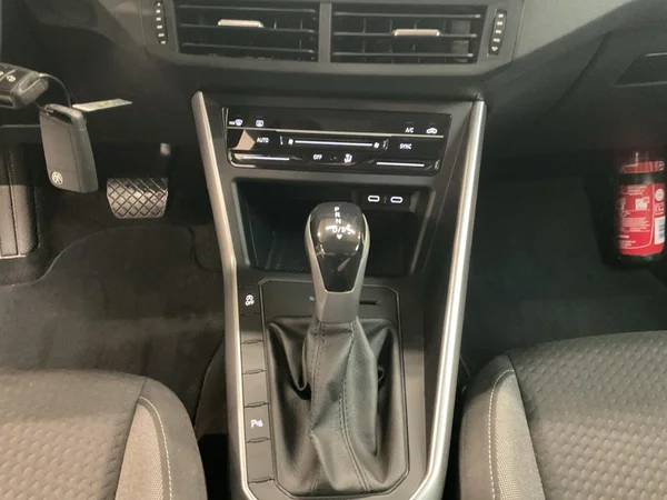 VOLKSWAGEN Taigo (2024) — foto 3 van 22