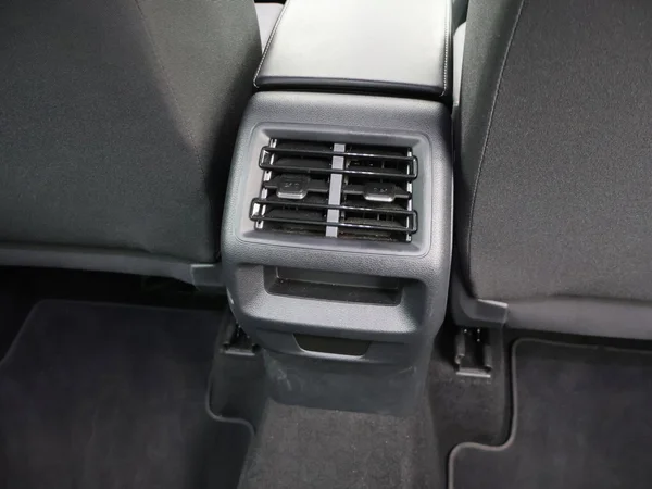 VOLKSWAGEN Tiguan (2025) — foto 6 van 27