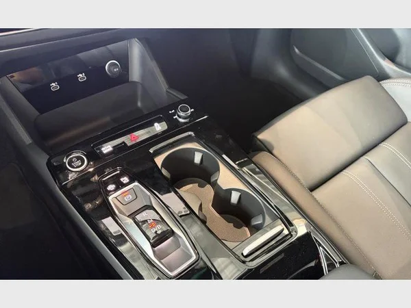 AUDI Q6 e-tron (2026) — foto 5 van 21