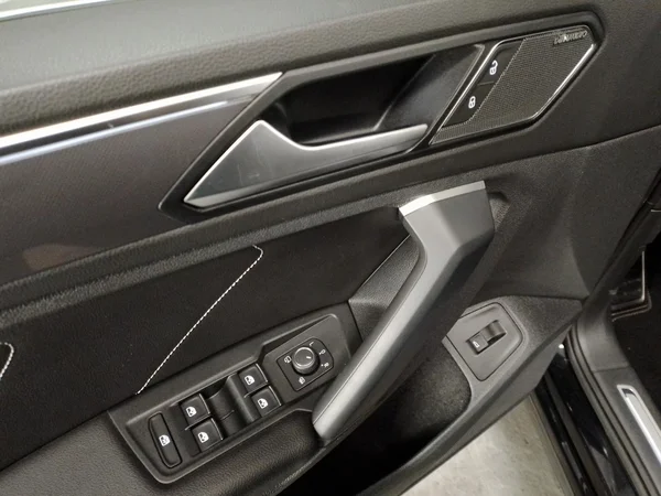 VOLKSWAGEN Tiguan (2020) — foto 7 van 23