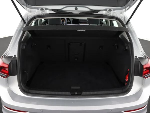 VOLKSWAGEN Golf (2024) — foto 8 van 27