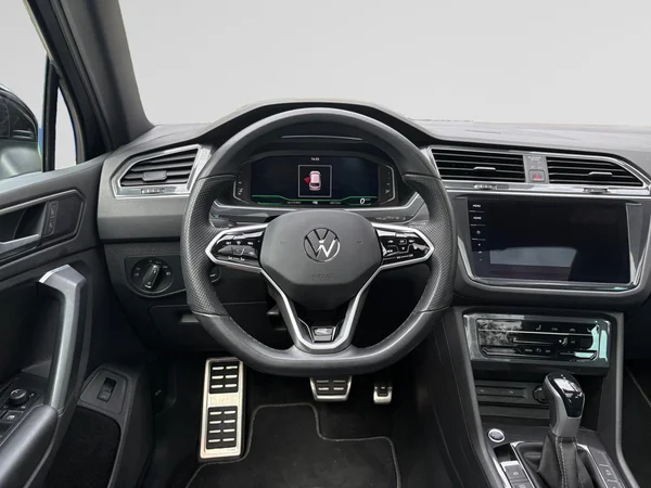 VOLKSWAGEN Tiguan (2023) — foto 4 van 24