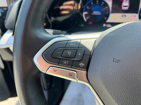 VOLKSWAGEN Golf VIII SW (2022) — foto 4 van 24