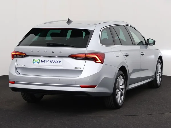 SKODA Octavia Combi (2024) — foto 11 van 18