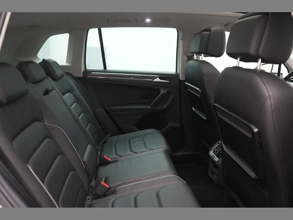 VOLKSWAGEN Tiguan (2016) — foto 10 van 30