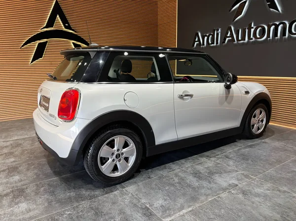 Mini Cooper (2014) — foto 10 van 19