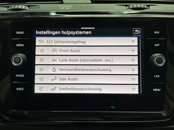 VOLKSWAGEN Touran (2025) — foto 6 van 22