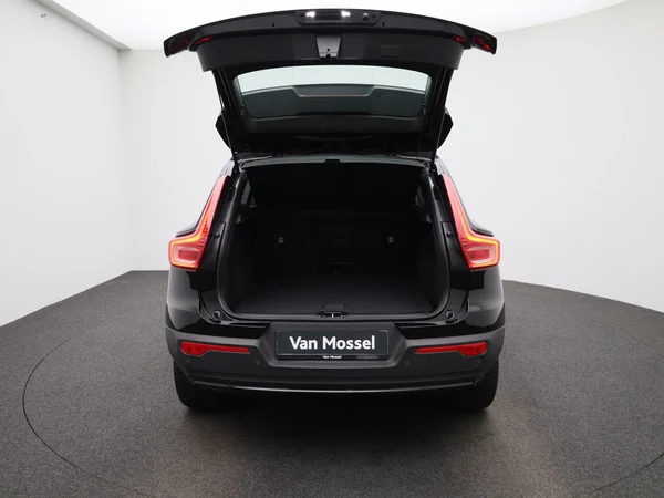 Volvo XC40 (2023) — foto 3 van 45