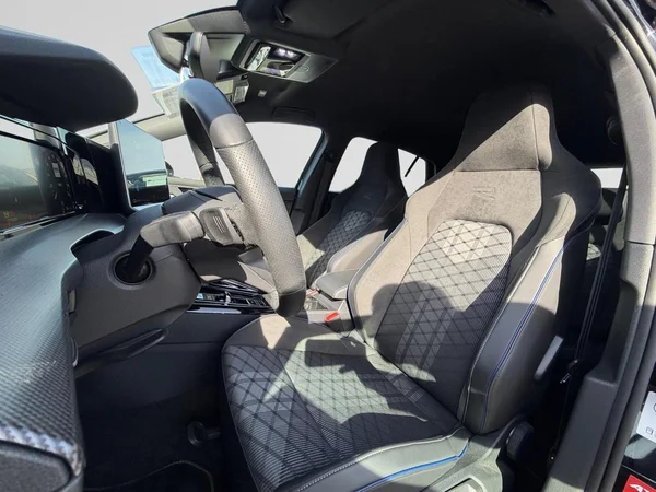 VOLKSWAGEN Golf VIII (2025) — foto 2 van 25