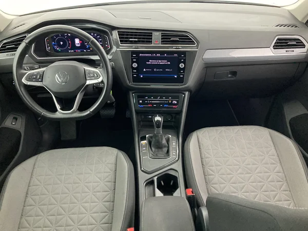 VOLKSWAGEN Tiguan (2021) — foto 5 van 36