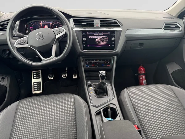 VOLKSWAGEN Tiguan (2023) — foto 17 van 17