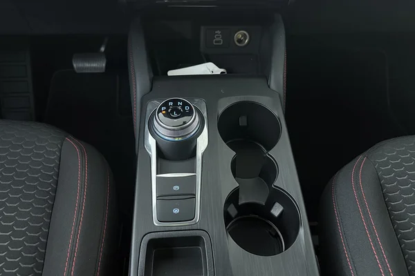 Ford Kuga FHEV (2025) — foto 4 van 19