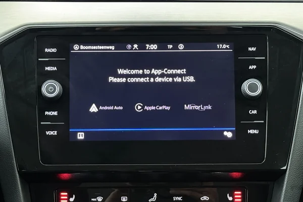 Volkswagen Passat SW (2023) — foto 3 van 23