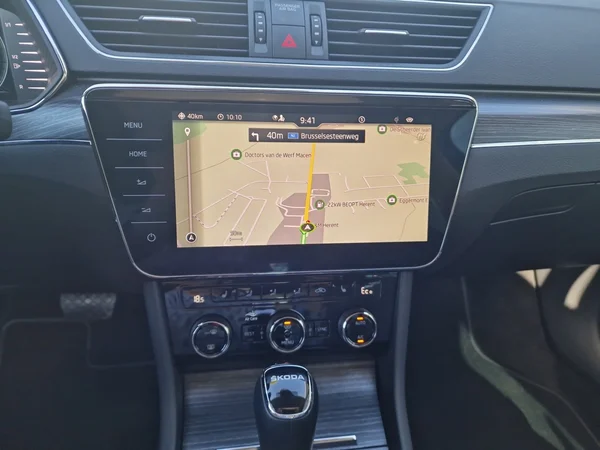 SKODA Superb Combi (2024) — foto 10 van 21