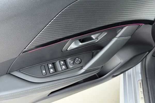 Peugeot 208 (2021) — foto 8 van 22