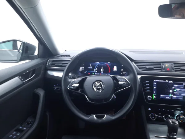 Skoda Superb SW (2022) — foto 2 van 24
