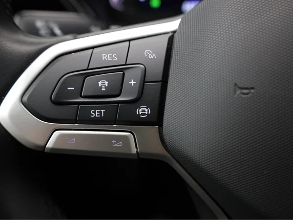 VOLKSWAGEN Touran (2023) — foto 10 van 23
