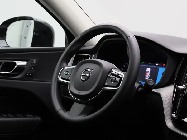 Volvo XC60 (2024) — foto 38 van 48