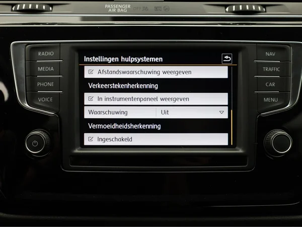VOLKSWAGEN Touran (2017) — foto 15 van 23
